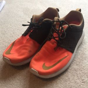 Men’s Nike Roshe Run FB Size 11